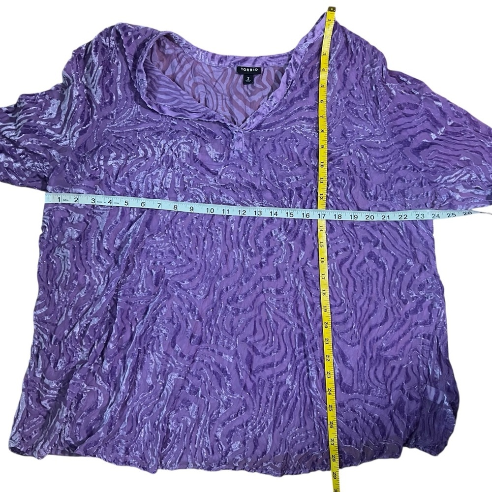 Torrid Purple Velvet Burnout Blouse Split Neck Tunic Top Size 2 - Picture 6 of 10